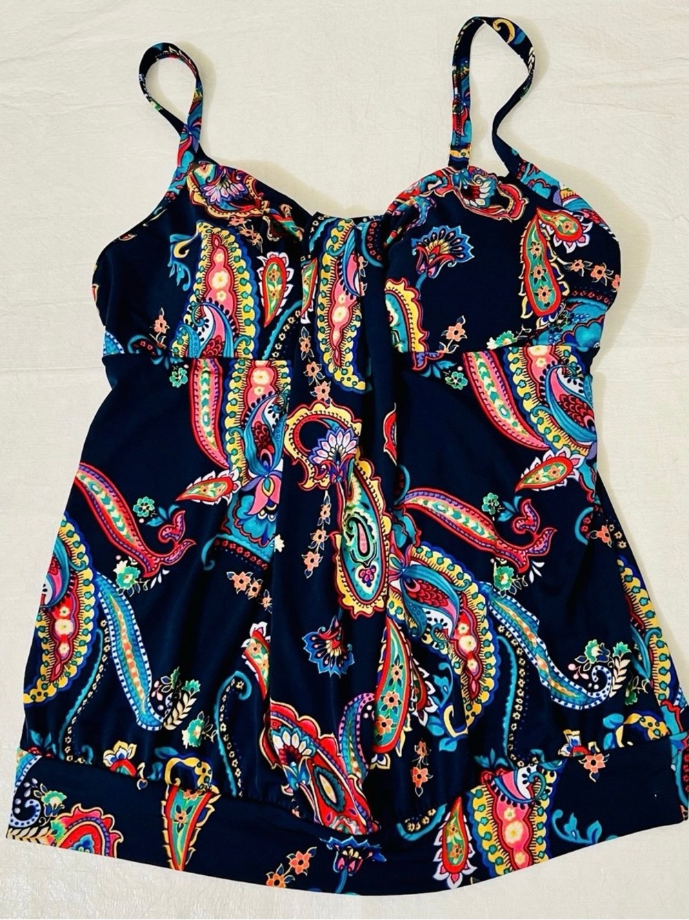 Lands End Women SZ 10
Blousen Slimming Blue Paisley
Tankini Beachy Cruise
